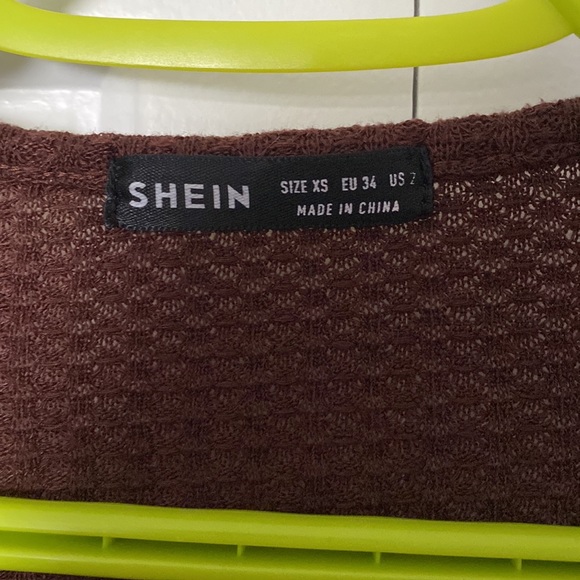 Long sleeve open back shirt. Size XS. Shein. - Picture 3 of 3